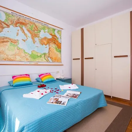 Sleeps 4 Apartment *