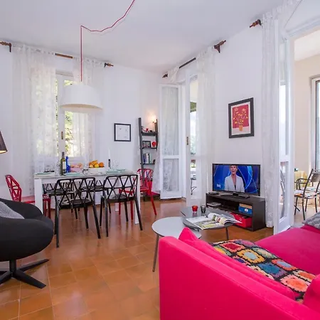 Apartment Sleeps 4 *